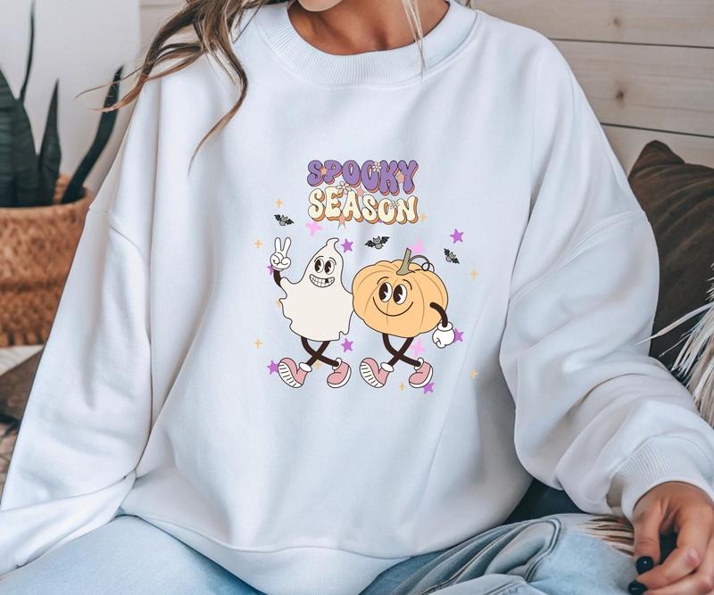 Gildan Retro Spooky Season Design Crewneck Sweatshirt Women's Comfortable Fit Loose Style Vintage Print 50/50 Cotton Poly...