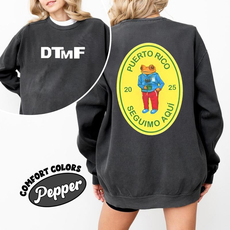 Bunny Debi Tirar Mas Fotos Shirt, Bunny DTMF Sweatshirt Hoodie | RetroVerseTees.com
