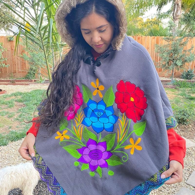 Capas bordadas hoodies Sweatshirts Womenswear T-Shirts | RetroVerseTees.com