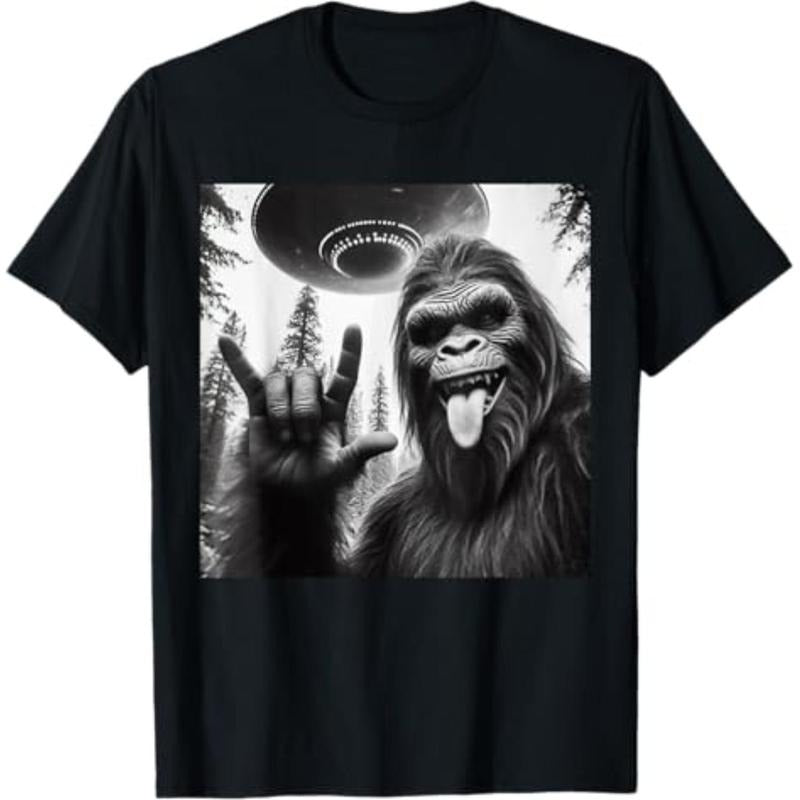 Casual T-shirt Funny Sasquatch Bigfoot Rock Pocket monsters Selfie With UFO Alien T-Shirt Hoodie, Sweatshirt