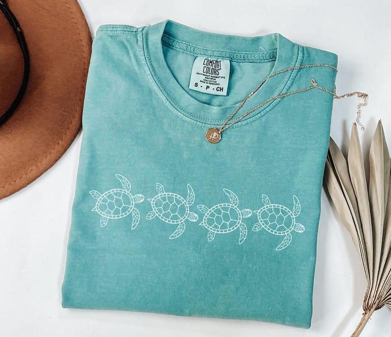 Comfort Colors Sea Turtle Graphic Tee, Oversized Ocean Shirt for Women, Cute Summer Vacation Gift, Beach Animal Aesthetic...