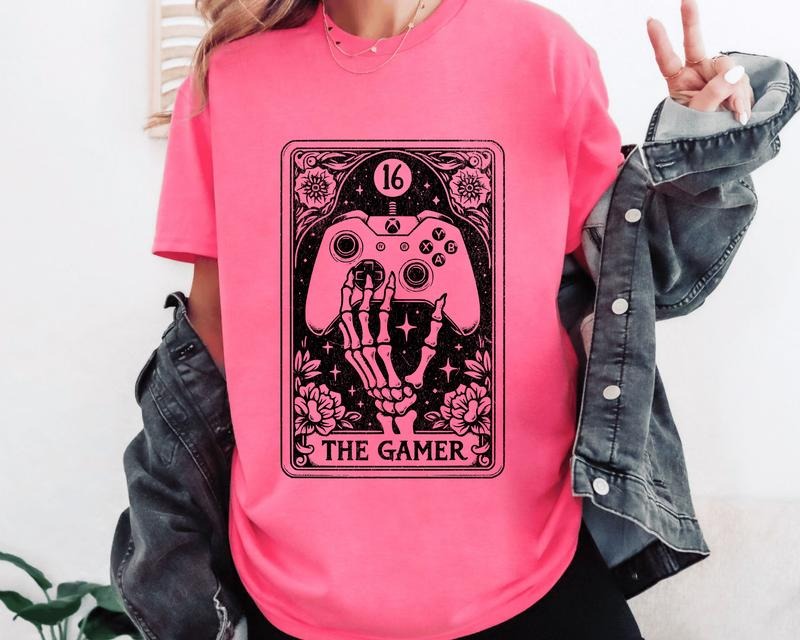 Distressed The Gamer Tarot Card Casual Cotton Short Sleeve T-Shirt. Makes a perfect gamer gift for her. Hoodie, Sweatshirt