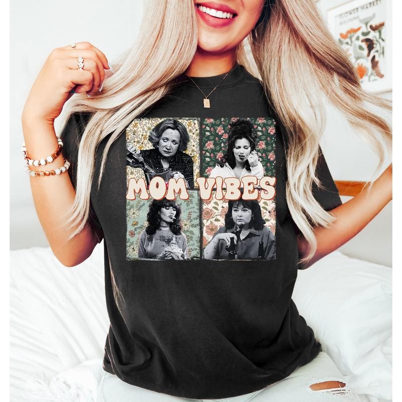 Emotion - evoking Lightsaber brand - Shirt: "Mom Vibes" Lightsaber brand - Shirt with WB shield Heartwarming Array FOG Mom