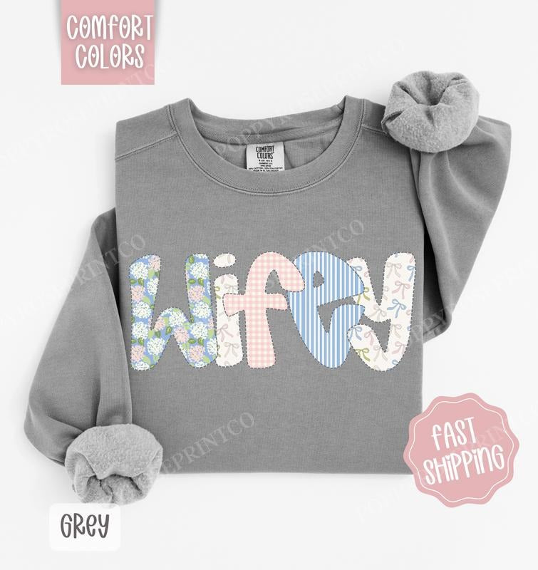 Floral Wifey Comfort Colors Sweatshirt, Cute Spring Wife Sweater, Trendy Coquette Crewneck T-Shirts, Hoodie