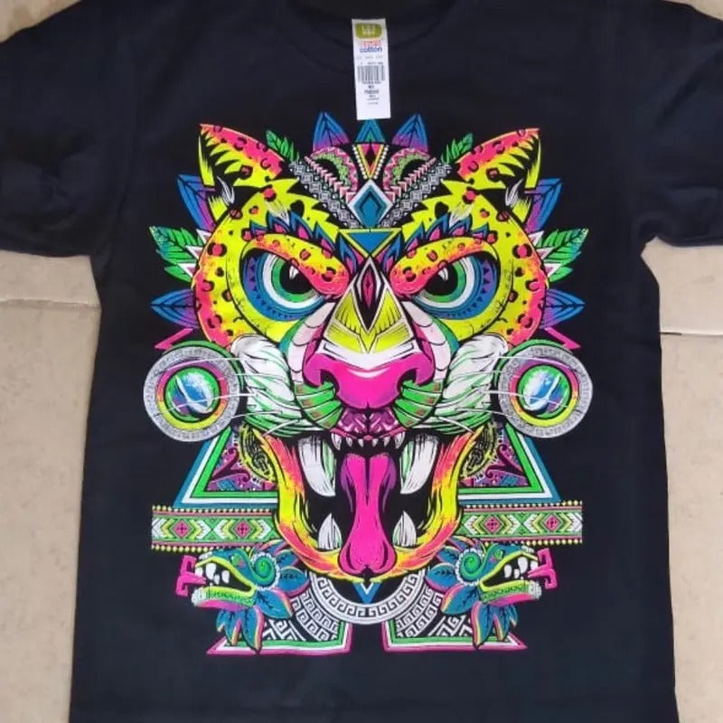Jaguar vista enfrente T-shirt Casual Cotton Menswear Hoodie, Sweatshirt | RetroVerseTees.com