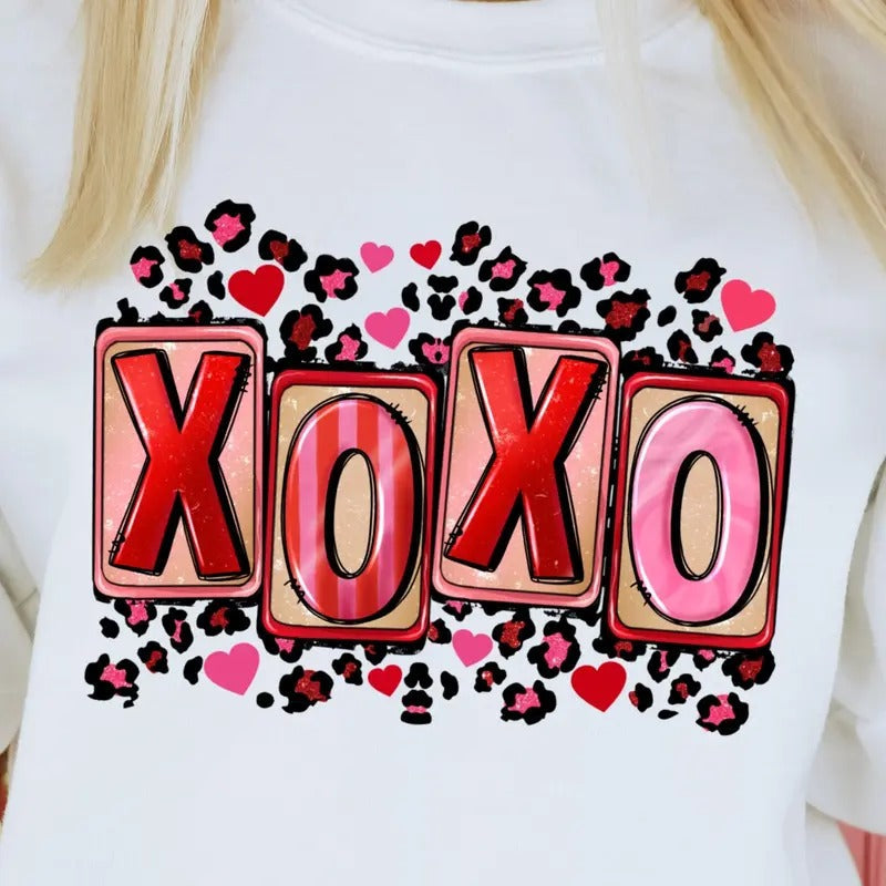 Leopard XOXO Unisex Gildan Sweatshirt T-Shirts, Hoodie | RetroVerseTees.com