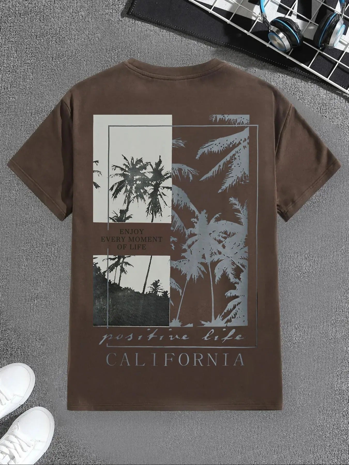 Men'WB shield Short Sleeve Round Neck Graphic Tee, Casual Style Tee, Regular Fit Coconut Tree Print Crew Neck T-Shirt for...