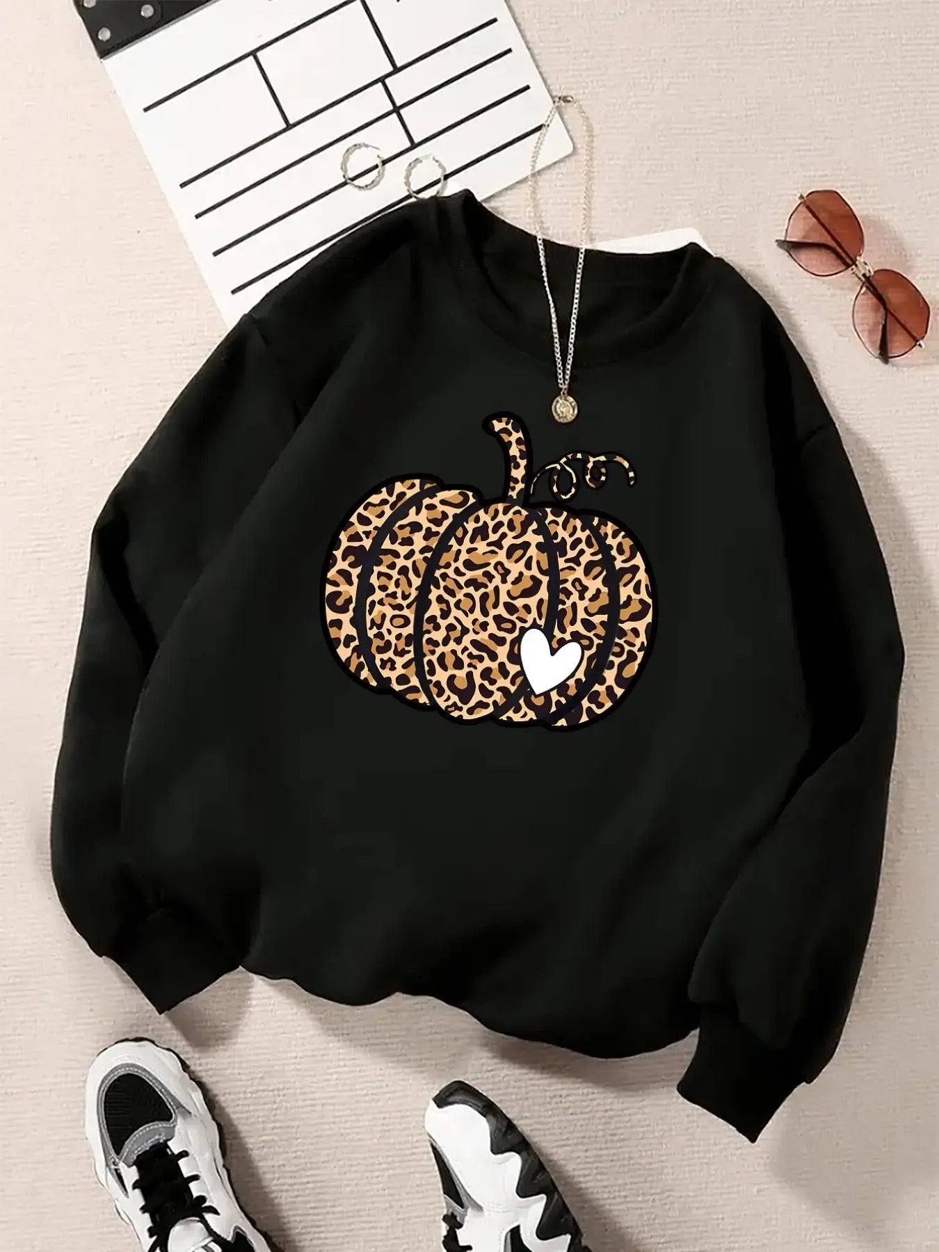 Pumpkin Print Drop Shoulder Sweatshirts for Women, Casual Long Sleeve Round Neck Pullover for Daily Wear, Ladies TNF for...