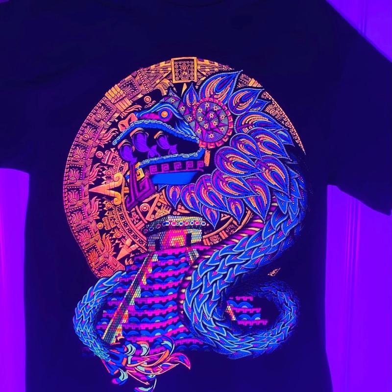 Quetzalcóatl piramide T-shirt Black Cotton Man Hoodie, Sweatshirt | RetroVerseTees.com