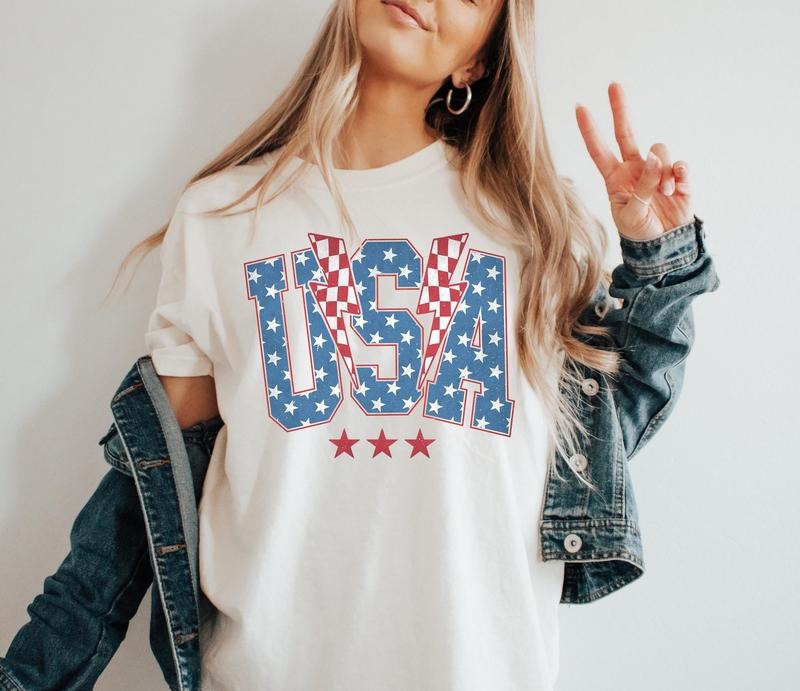 Retro Flower USA T-Shirt, 4th of July Graphic Tee, Floral American T-Shirt, Retro USA Shirt, Independence Day Tee, Big...