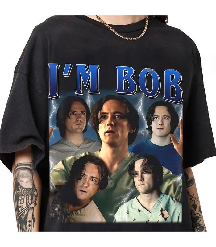 [Sale up to 50%] I'm Bob Lewis Pullman as Robert Reynolds retro vintage raptee Shirt Hoodie, Sweatshirt | RetroVerseTees.com