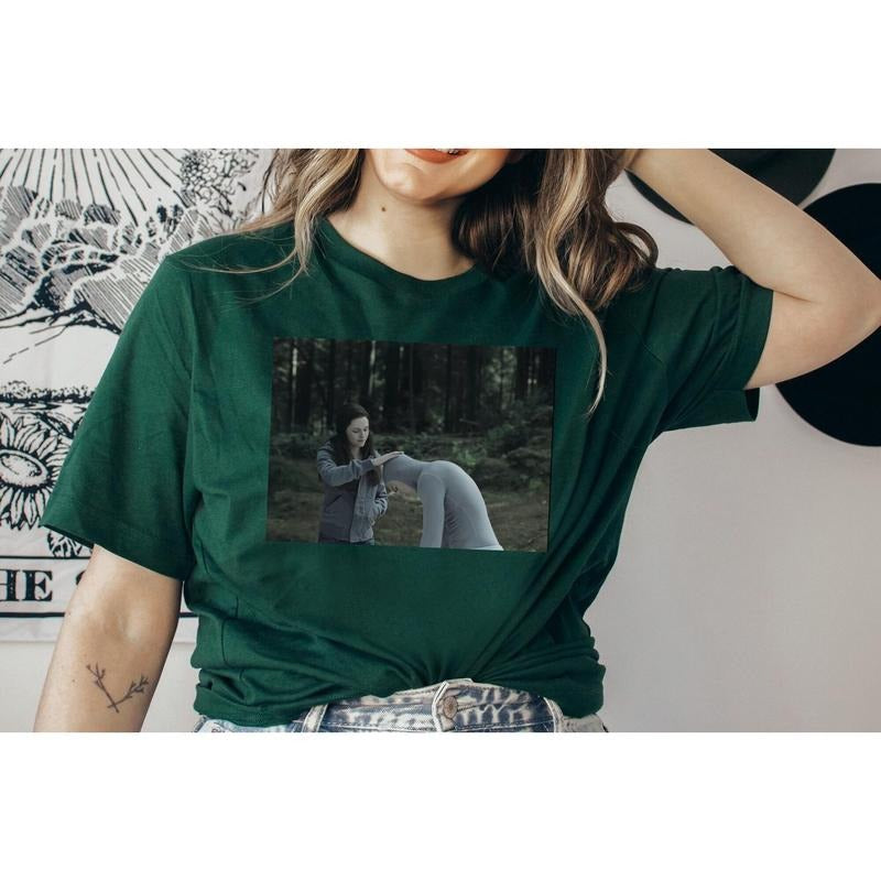 Twilight Bella and Jacob Tshirt, Bella Petting Jacob, Twilight Saga, Edward Cullen Shirt Hoodie, Sweatshirt