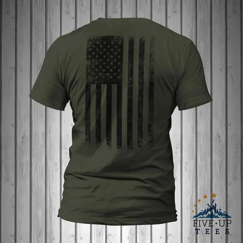 United States of America Distressed Black Vertical USA Flag T-Shirt Casual Crewneck