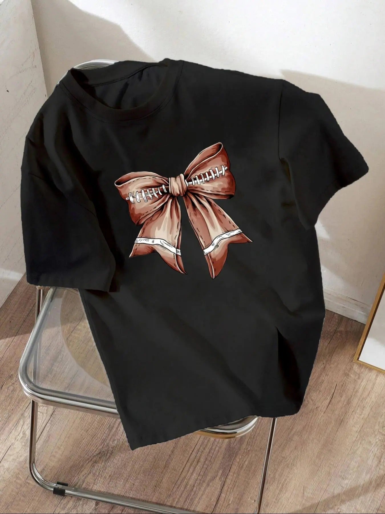 Women'WB shield Bowknot Print Tee, Casual Loose Short Sleeve T-shirt for Daily Wear, Ladies TNF for Spiky hair fighters...