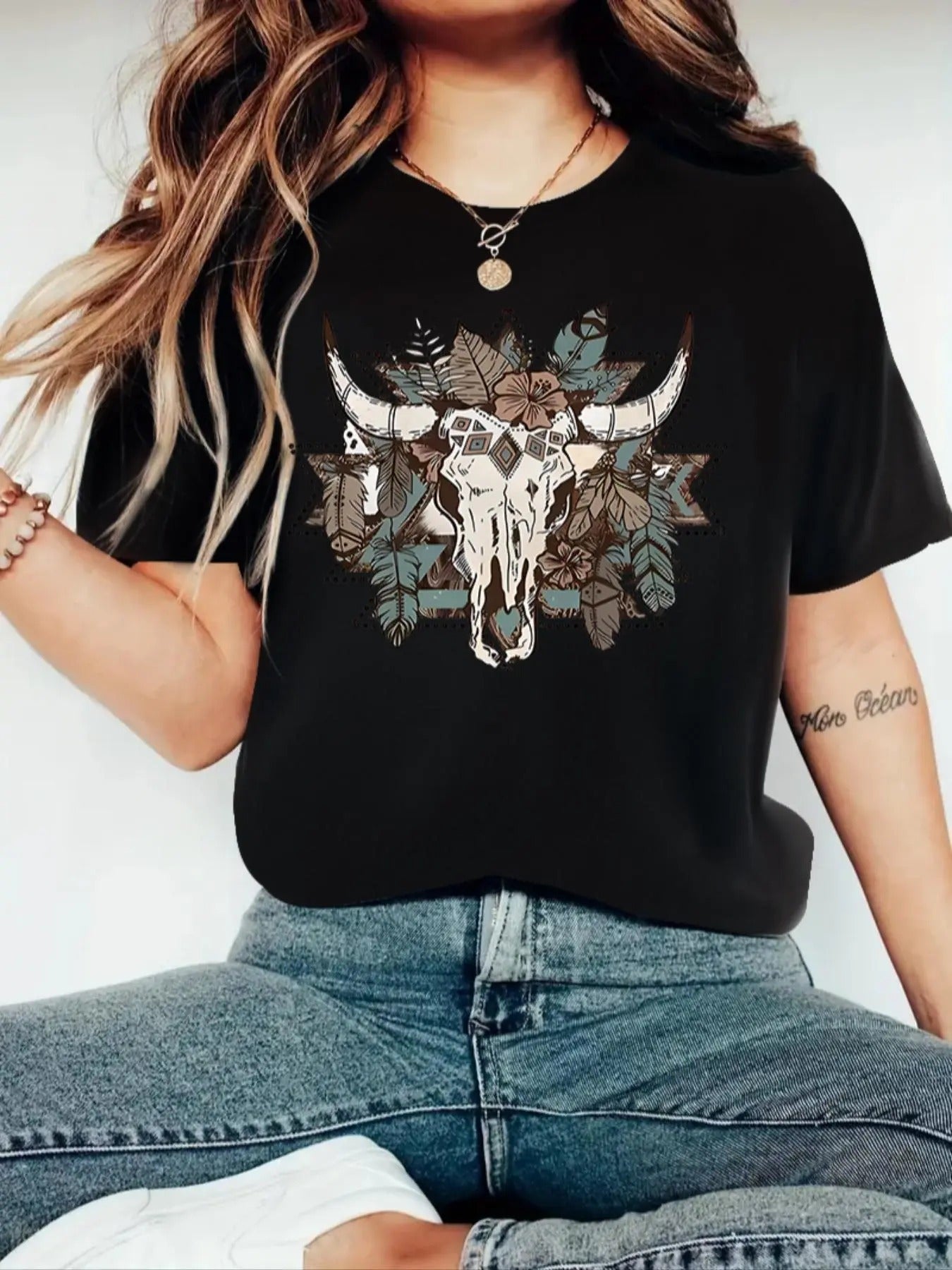 Women'WB shield Bull Head & Floral Print Round Neck Graphic Tee, Vintage Trendy Casual Short Sleeve T-shirt for Daily...