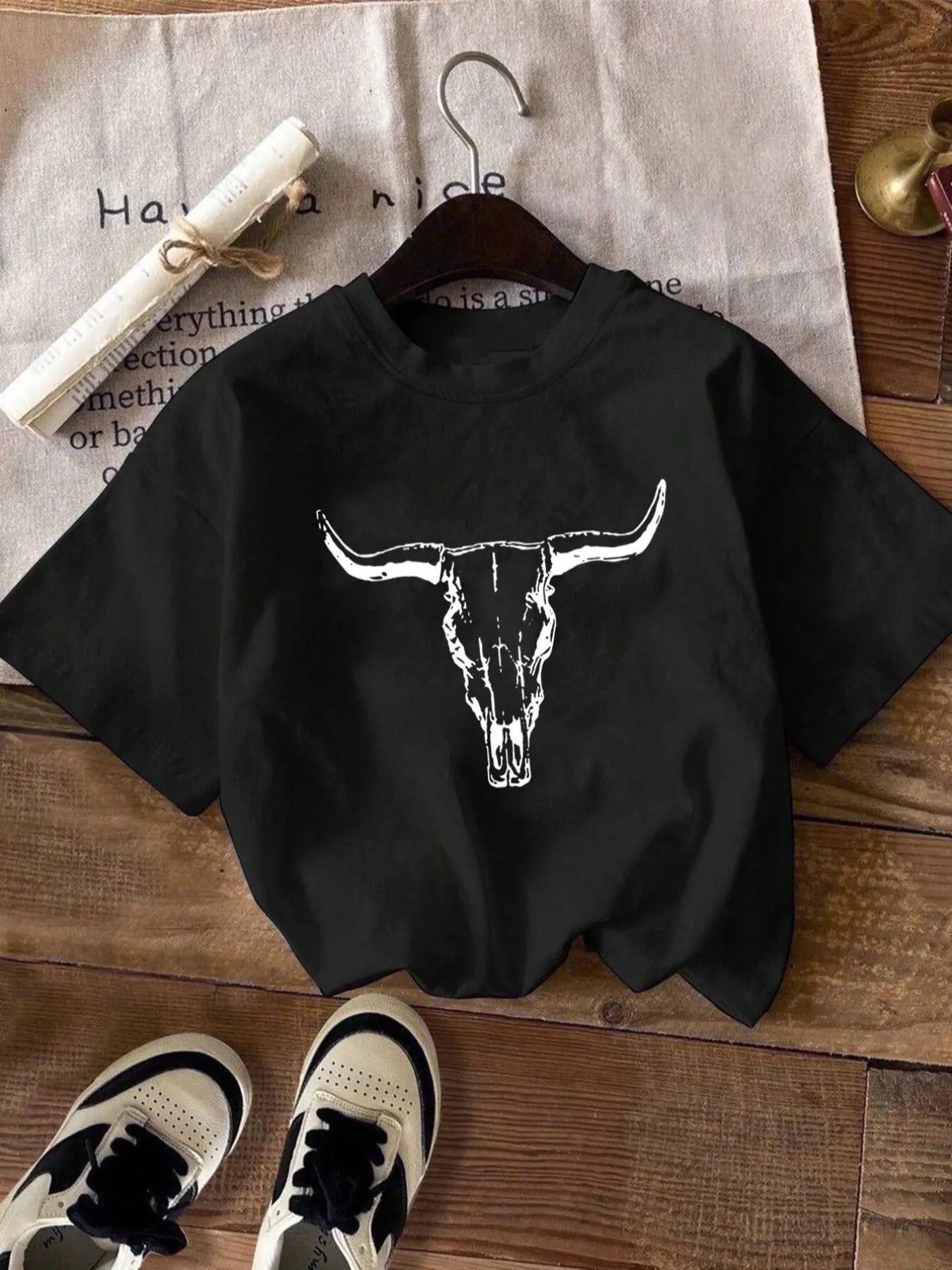 Women'WB shield Bull Head Print Round Neck Tee, Fashion Casual Drop Shoulder Short Sleeve T-shirt for Daily Wear, Ladies...