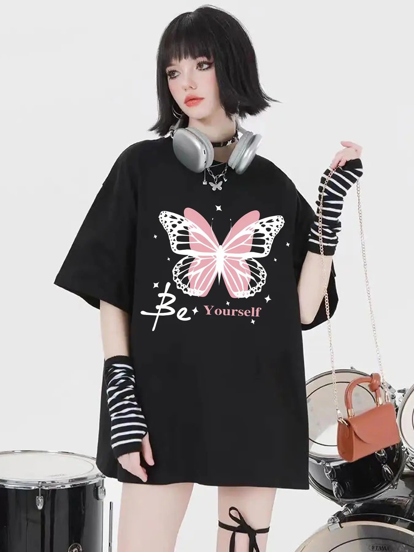 Women'WB shield Butterfly & Slogan Print Drop Shoulder Crew Neck Tee, Fashion Casual Round Neck Short Sleeve T-Shirt for...