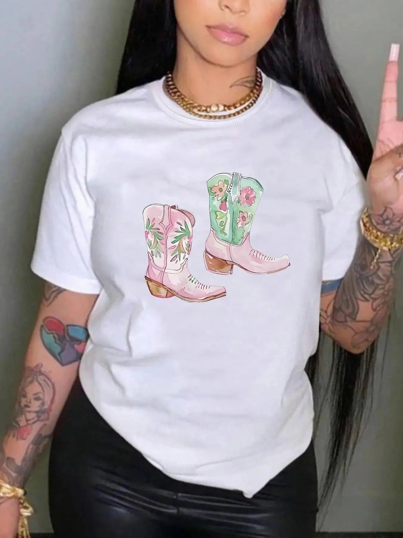 Women'WB shield Cartoon Boot Print Round Neck Tee, Fashion Casual Drop Shoulder Short Sleeve T-shirt, Ladies Summer TNF...