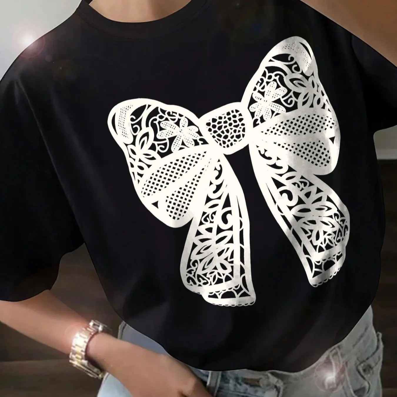 Women'WB shield Cartoon Bow Print Round Neck Tee, Fashion Casual Crew Neck Half Sleeve T-Shirt for Daily Holiday Vacation...