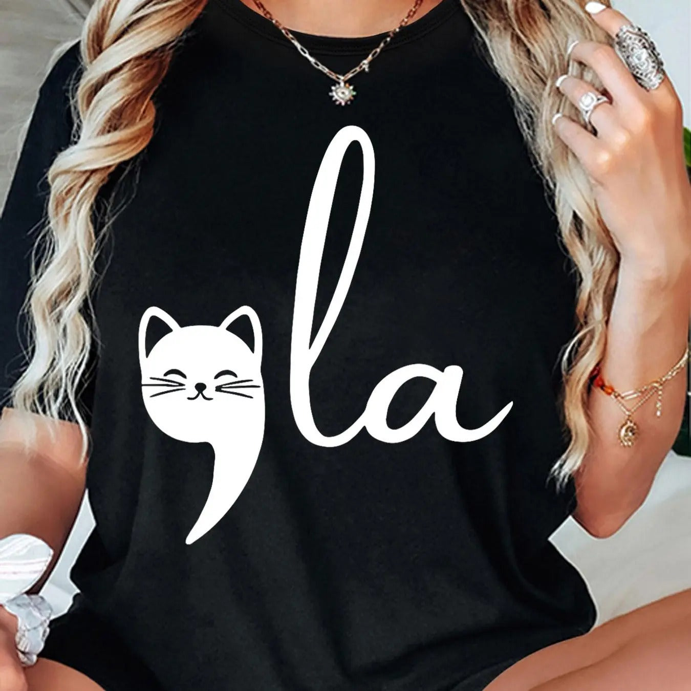 Women'WB shield Cartoon Cat & Letter Print Round Neck Tee, Casual Short Sleeve Crew Neck T-Shirt for Summer, Fashion...