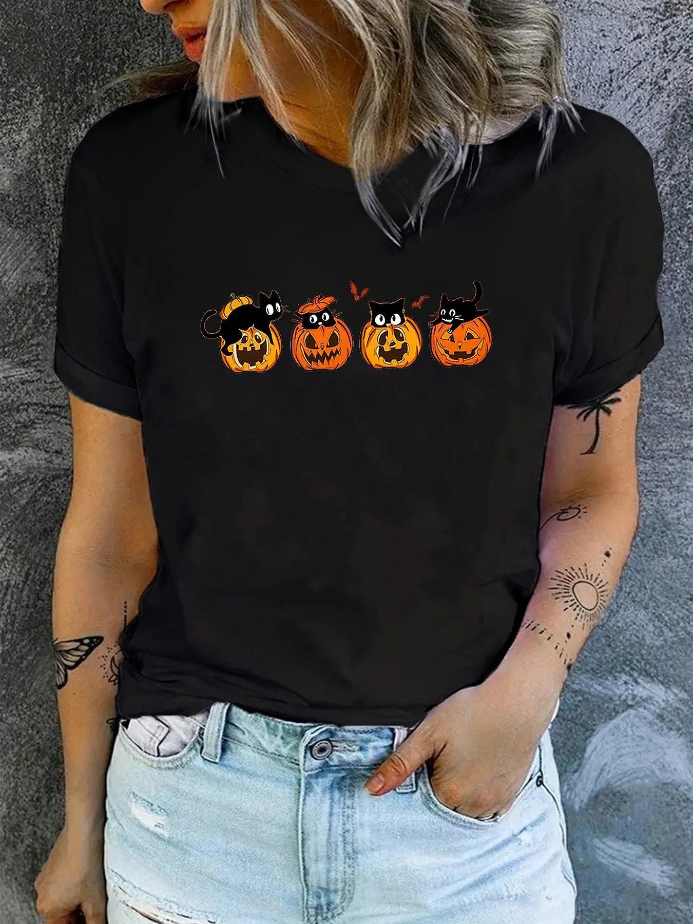 Women'WB shield Cartoon Cat & Pumpkin Print Round Neck Tee, Halloween Fashion Casual Short Sleeve T-shirt, Ladies Summer...