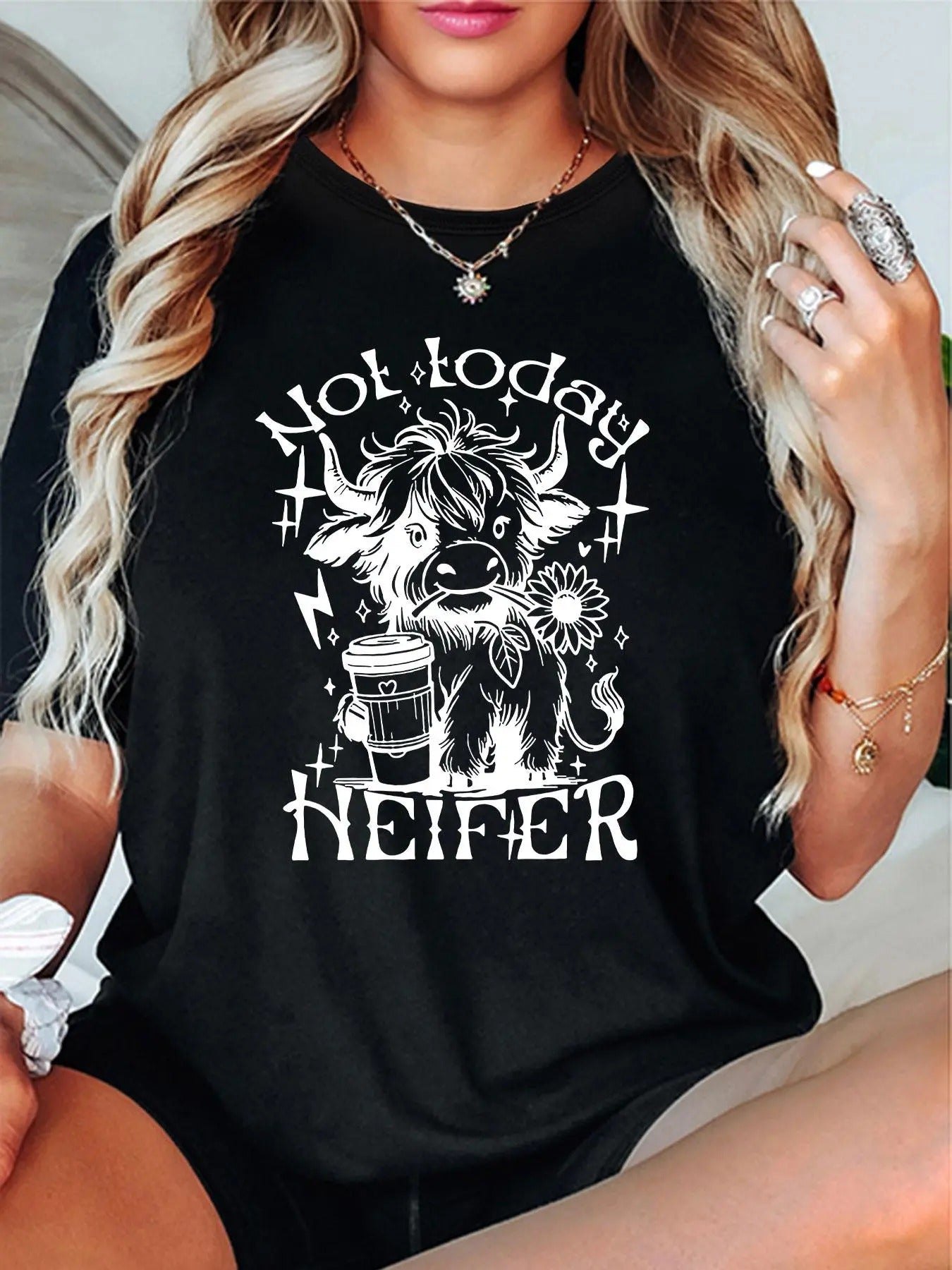 Women'WB shield Cartoon Cow & Letter Print Round Neck Tee, Fashion Casual Short Sleeve T-shirt for Daily Wear, Ladies...