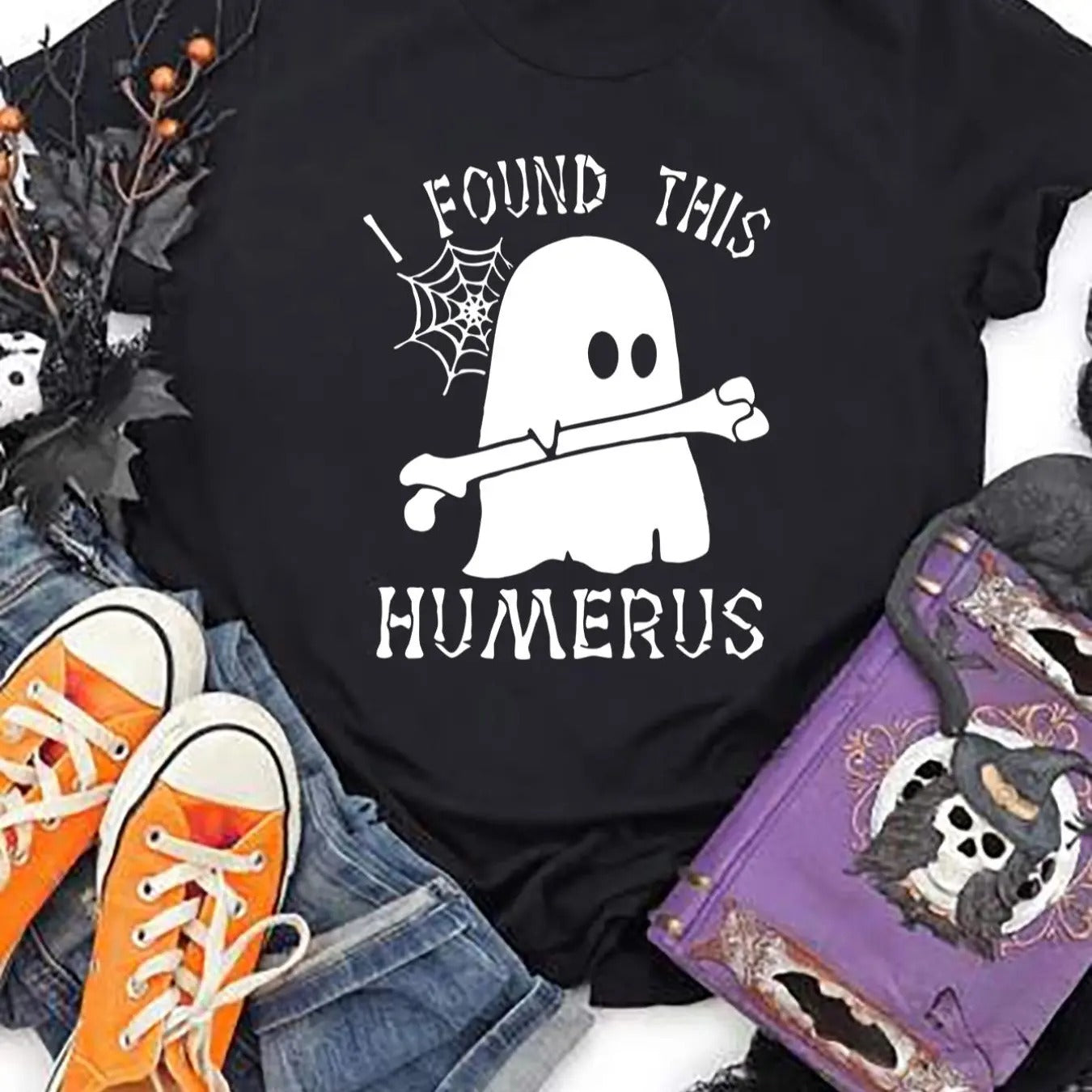 Women'WB shield Cartoon Ghost & Letter Print Round Neck Tee, Halloween Fashion Casual Crew Neck Short Sleeve T-shirt for...
