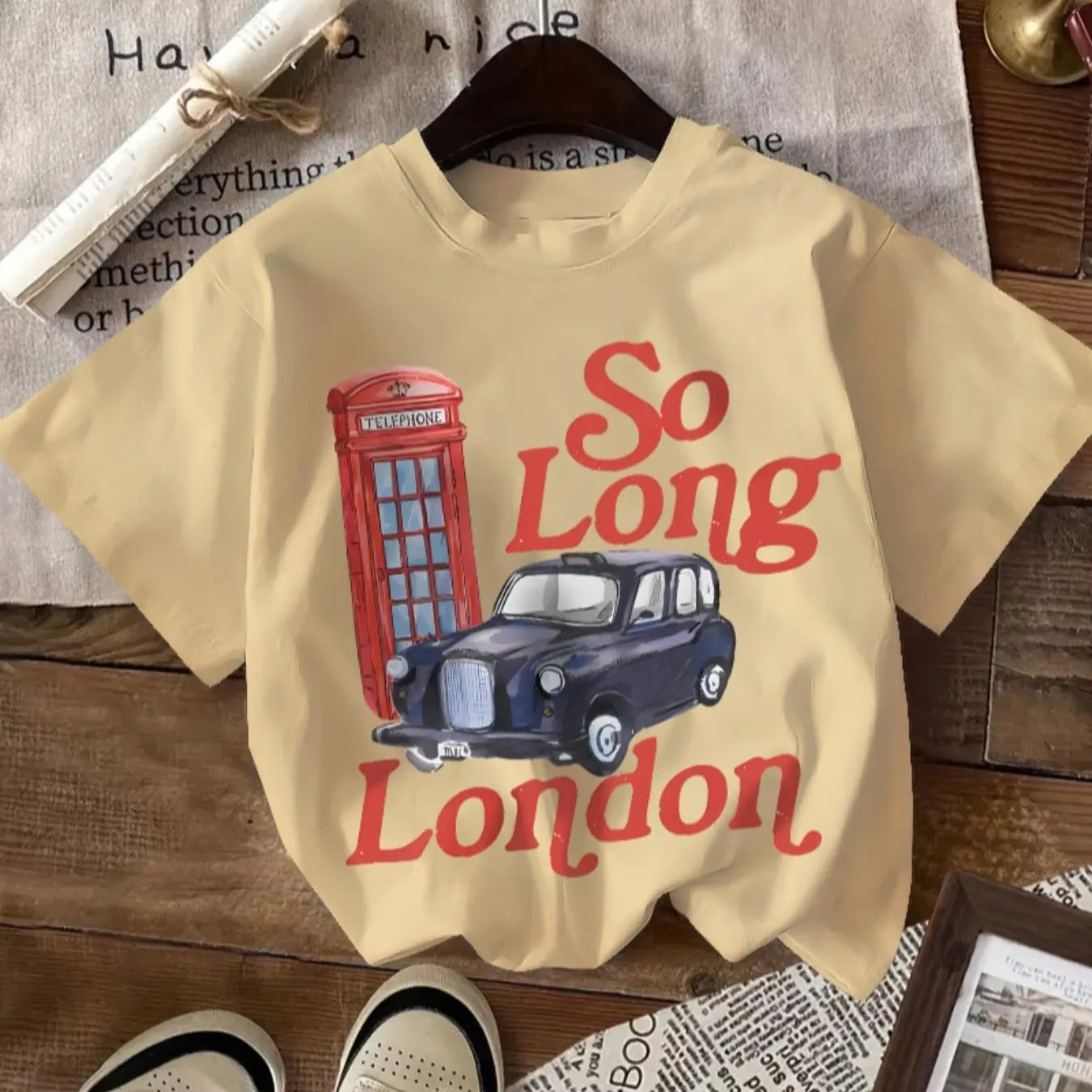 Women'WB shield Cartoon London Straw hat pirates Box & Car & Letter Print Round Neck Tee, Fashion Casual Short Sleeve...