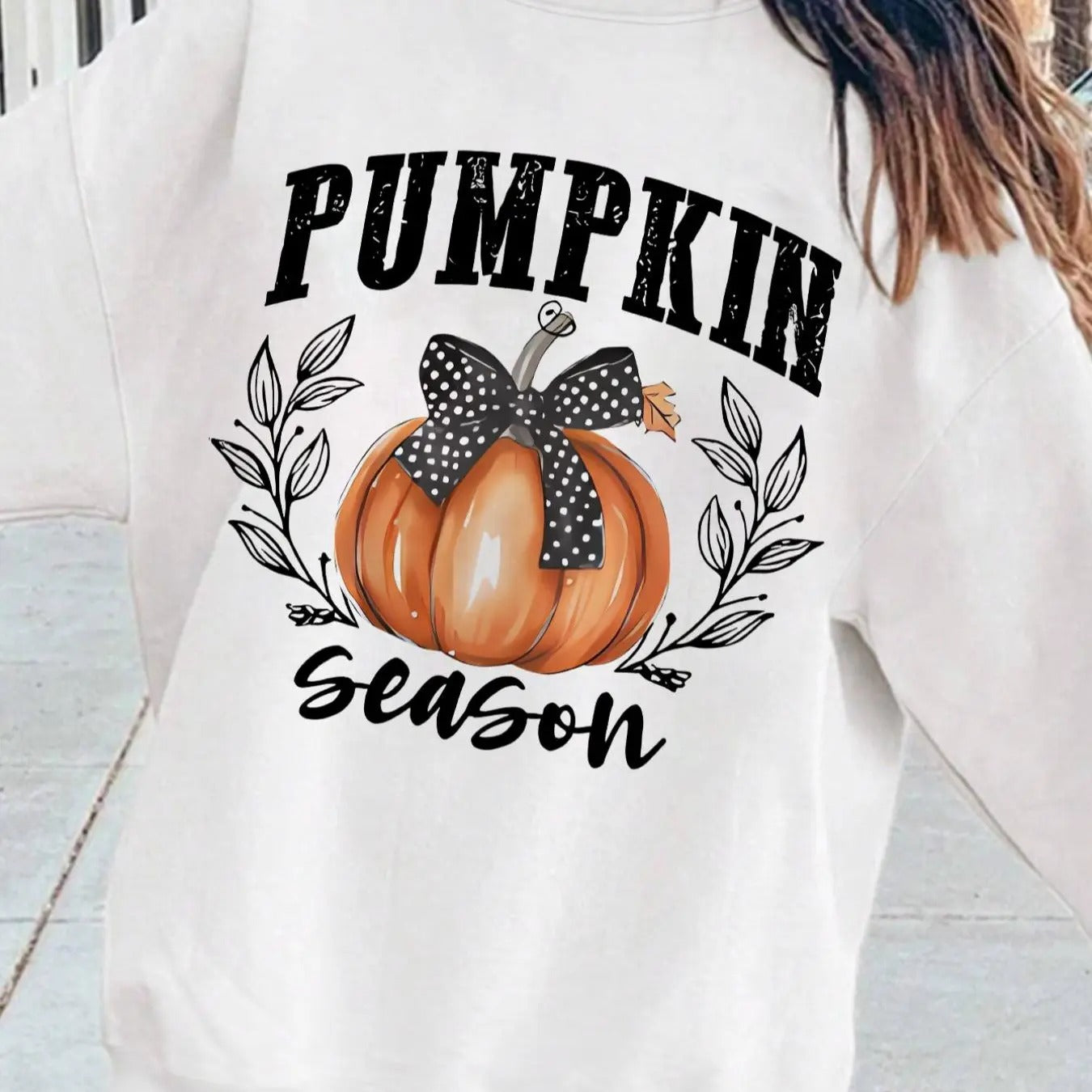 Women'WB shield Cartoon Pumpkin & Letter Print Drop Shoulder Sweatshirt, Casual Long Sleeve Round Neck Pullover for...