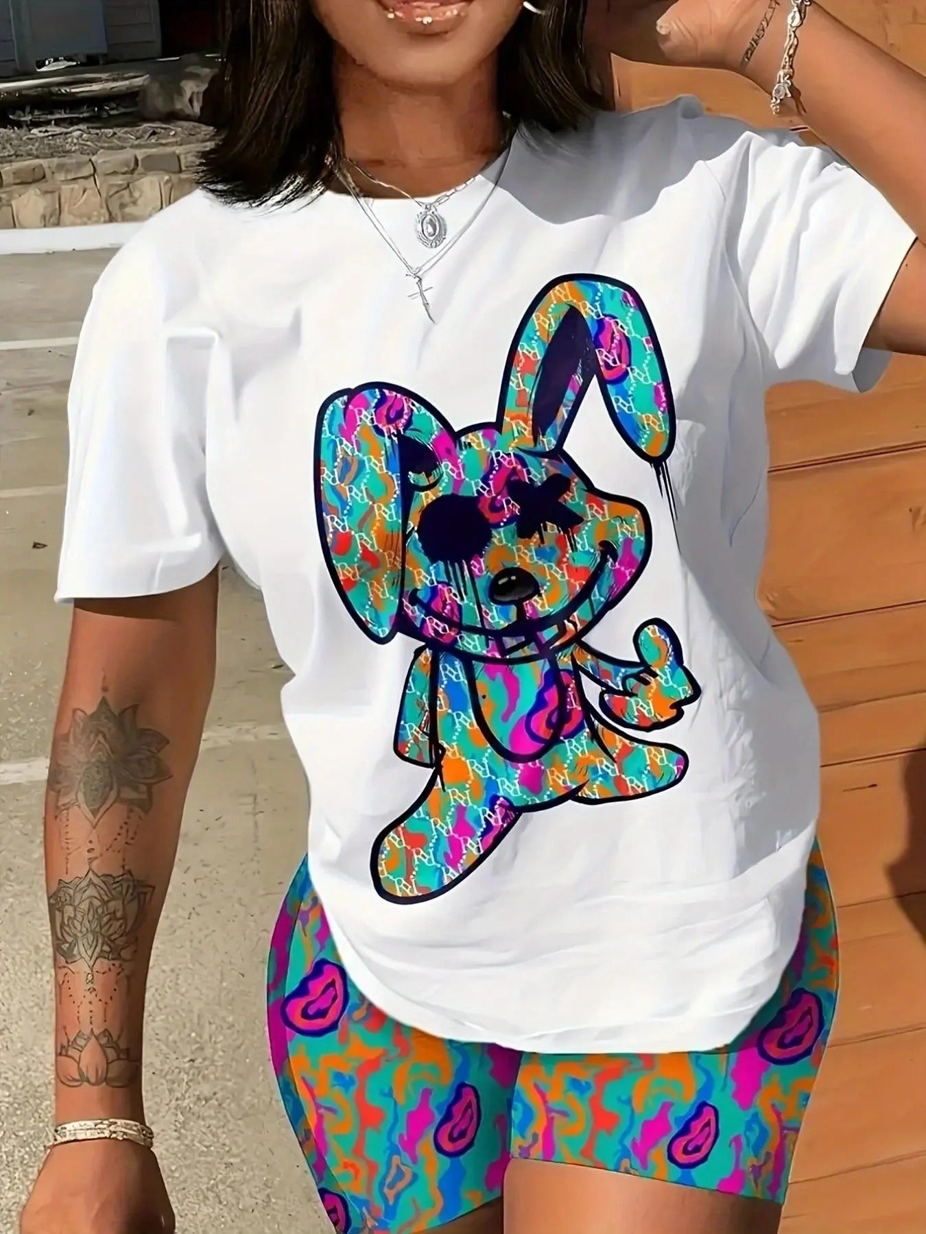 Women'WB shield Cartoon Rabbit Print Round Neck Tee, Fashion Casual Crew Neck T-shirt for Daily Holiday Vacation Outdoor...