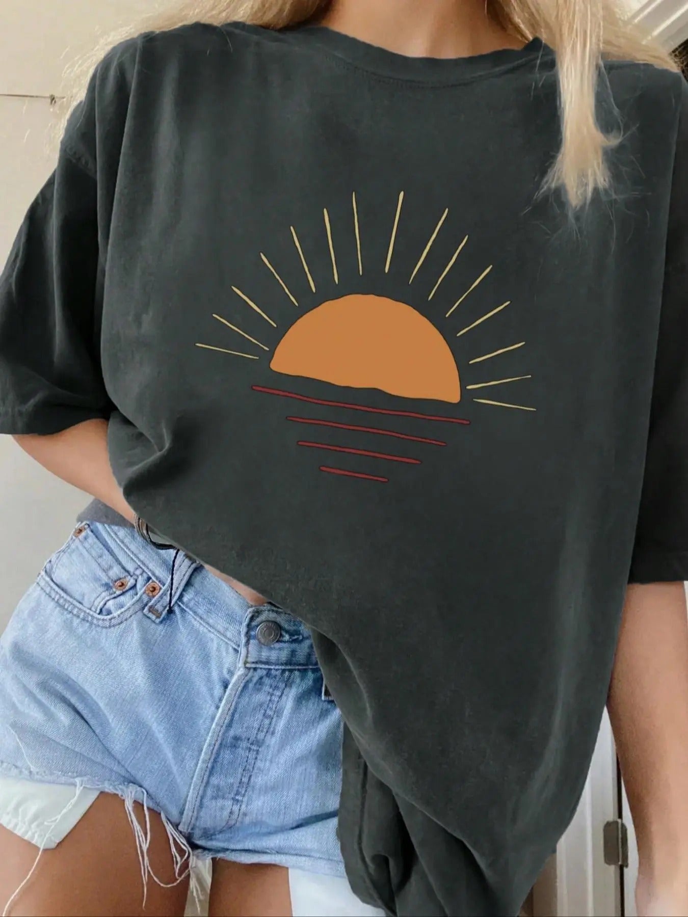 Women'WB shield Cartoon Sun Print Round Neck Tee, Casual Half Sleeve Crew Neck T-shirt for Summer, Fashion Women'WB...