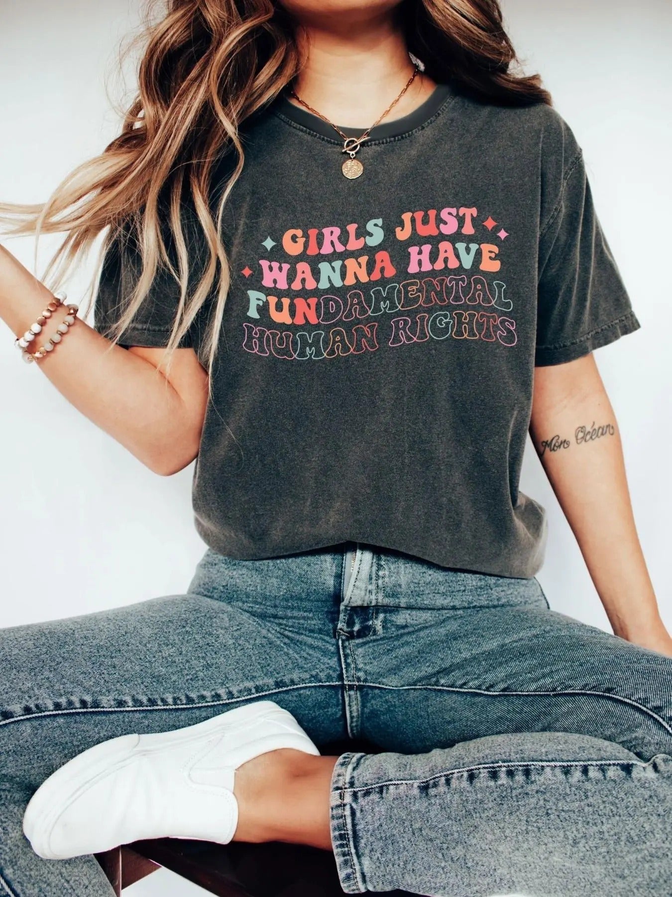Women'WB shield Christmas Print Round Neck Tee, Fashion Casual Crew Neck T-Shirt for Daily Holiday Vacation Outdoor Wear,...