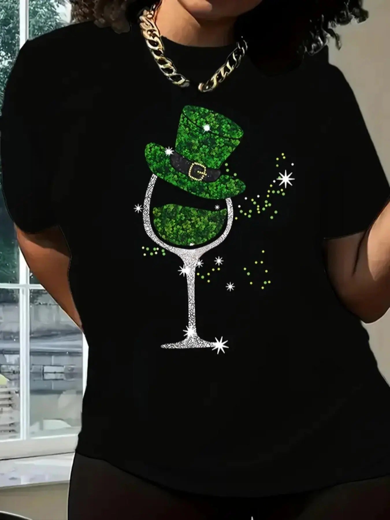 Women'WB shield Clover & Hat Print Round Neck Tee, Casual Saint Patrick'WB shield Day Short Sleeve T-shirt for Daily...