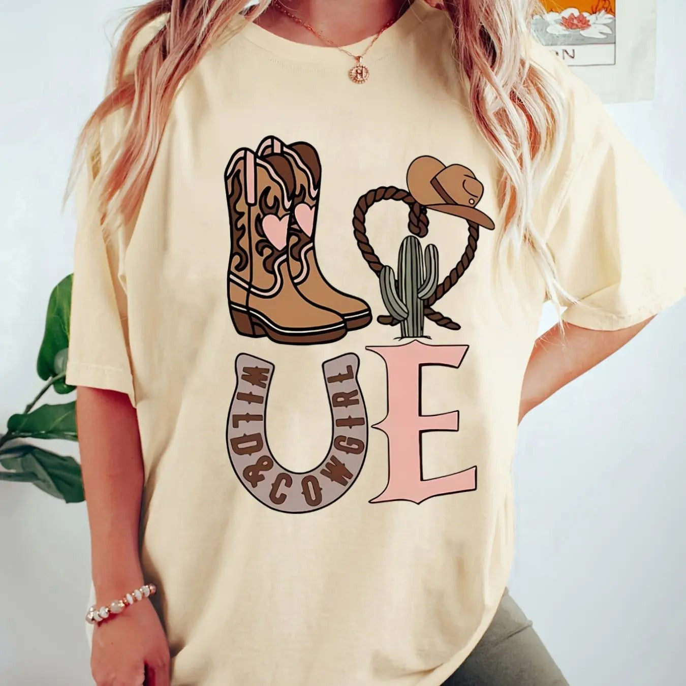 Women'WB shield Cowboy Hat & Boots Print Drop Shoulder Tee, Casual Letter Graphic Half Sleeve Round Neck T-shirt for...