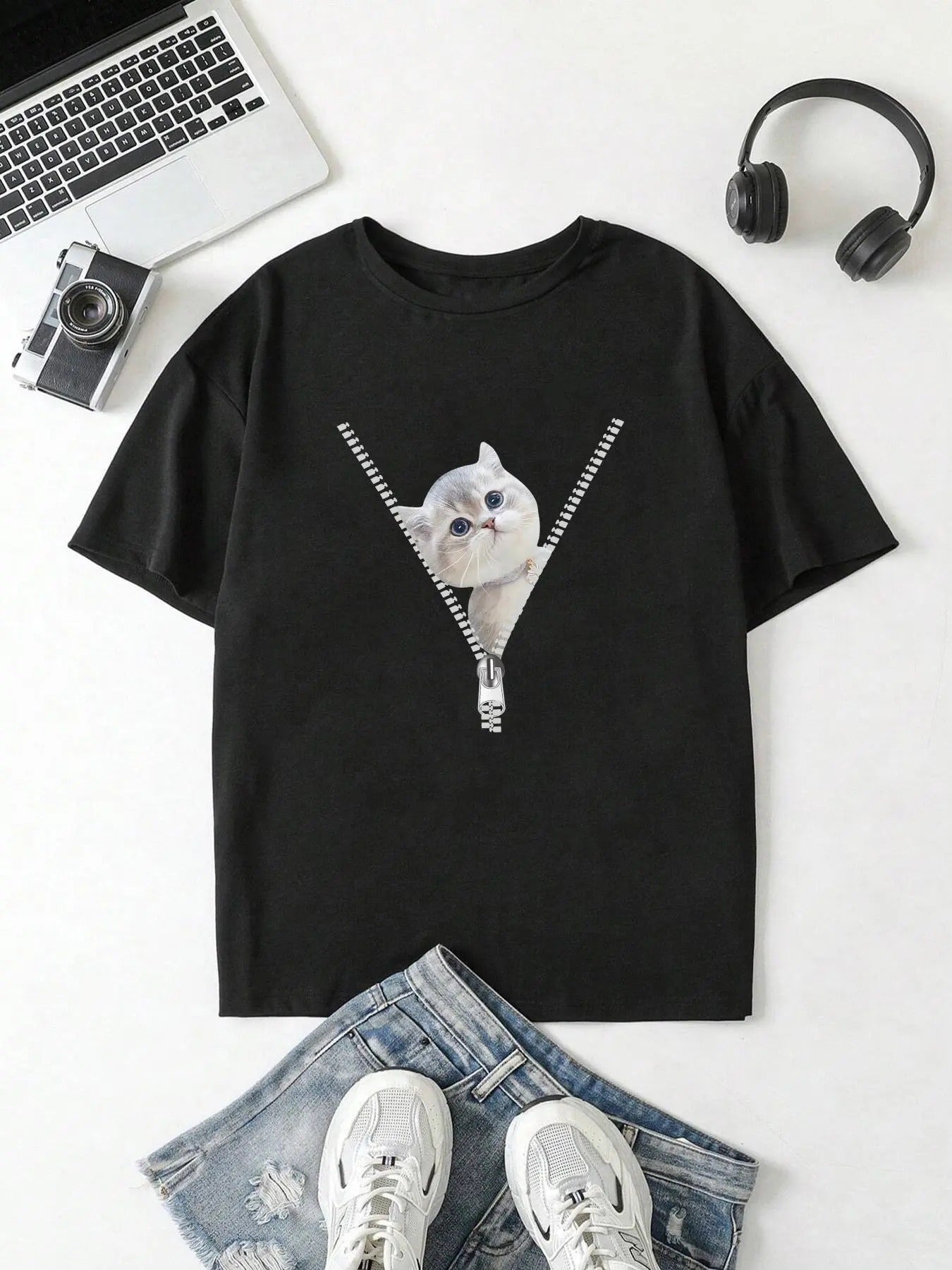 Women'WB shield Cute Cat Graphic Print Round Neck Tee, Summer TNF Women, Casual Fashion Short Sleeve T-shirt for Summer,...