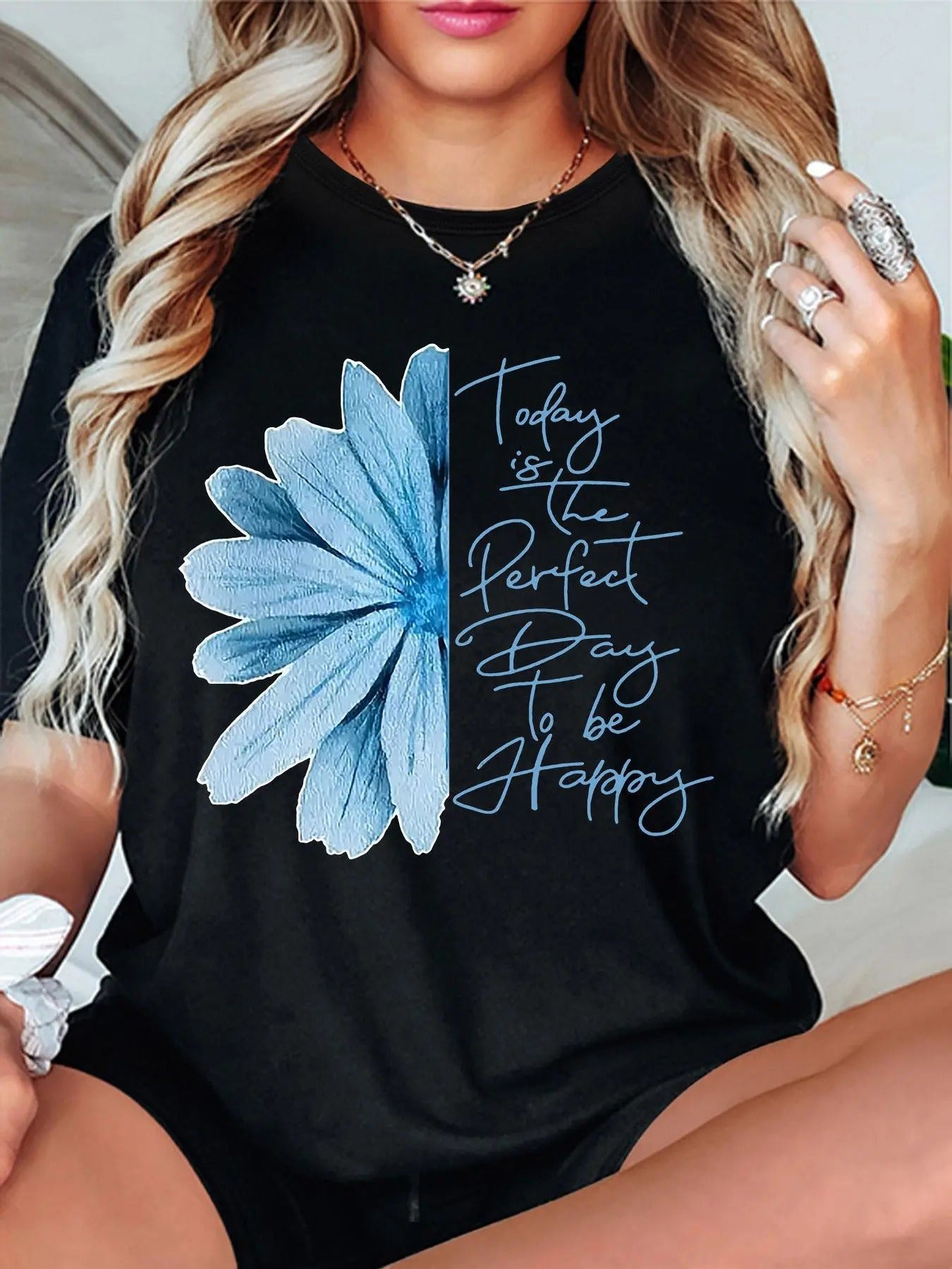 Women'WB shield Floral & Letter Print Round Neck Tee, Trendy Casual Short Sleeve T-shirt for Daily Wear, Ladies Summer...