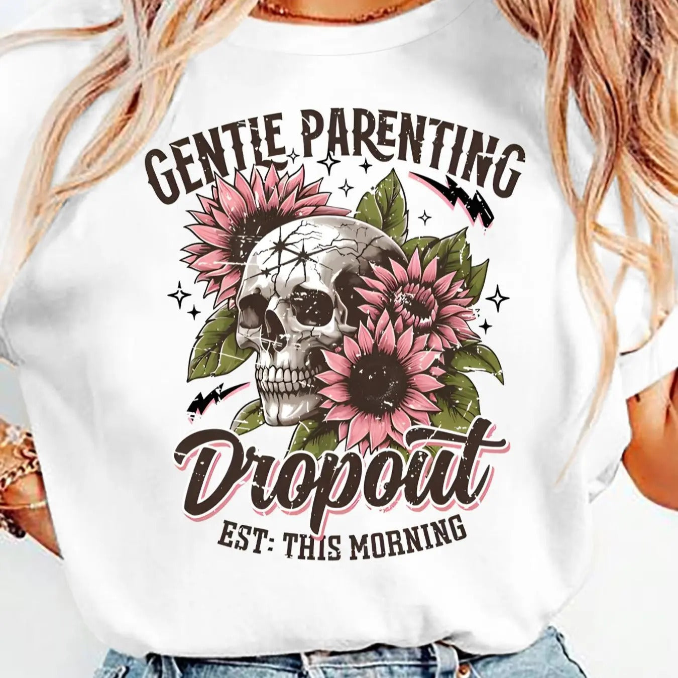 Women'WB shield Floral & Skull Print Round Neck Graphic Tee, Vintage Trendy Casual Short Sleeve T-shirt for Daily Wear,...