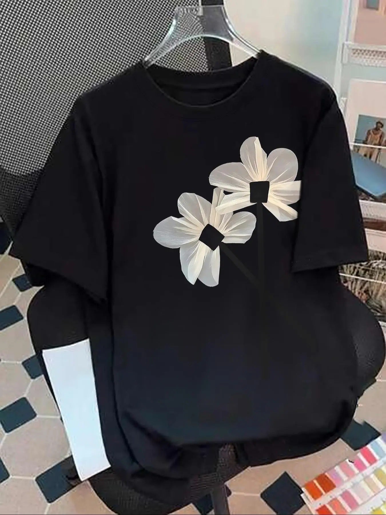 Women'WB shield Floral Pattern Round Neck Tee, Casual Short Sleeve Crew Neck T-Shirt for Summer, Fashion Women'WB shield...