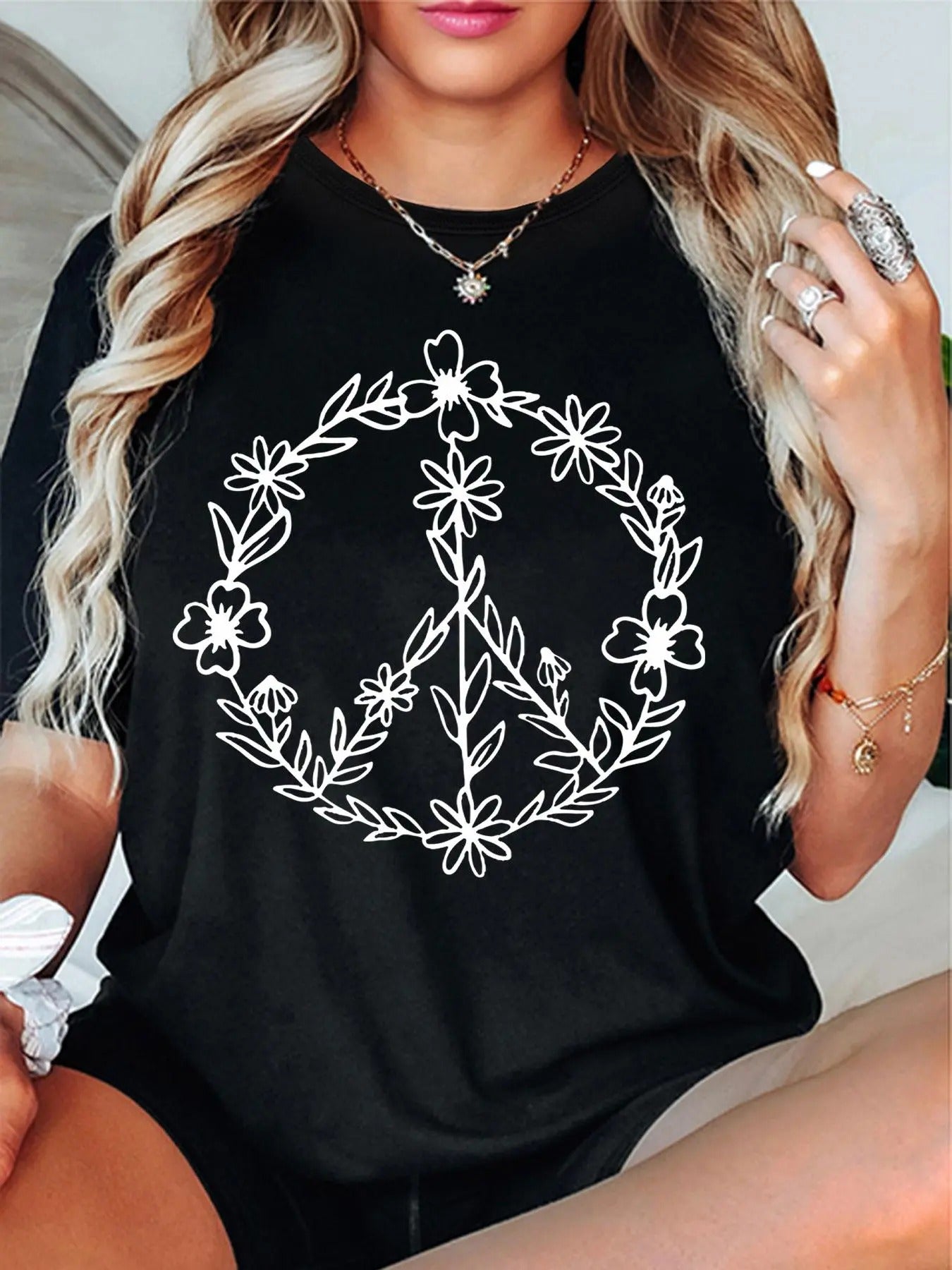 Women'WB shield Floral Print Round Neck Tee, Fashion Casual Short Sleeve Crew Neck T-shirt for Daily Holiday Vacation...