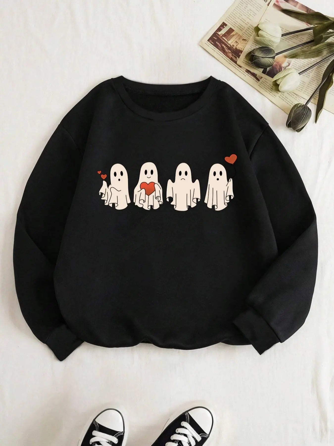 Women'WB shield Ghost & Heart Print Drop Shoulder Halloween Sweatshirt, Casual Long Sleeve Round Neck Pullover for Fall &...