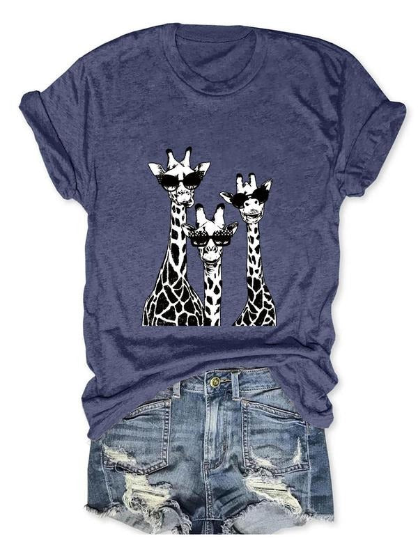 Women'WB shield Giraffe Print Round Neck Tee, Fashion Casual Crew Neck Short Sleeve T-shirt for Daily Outdoor Wear,...