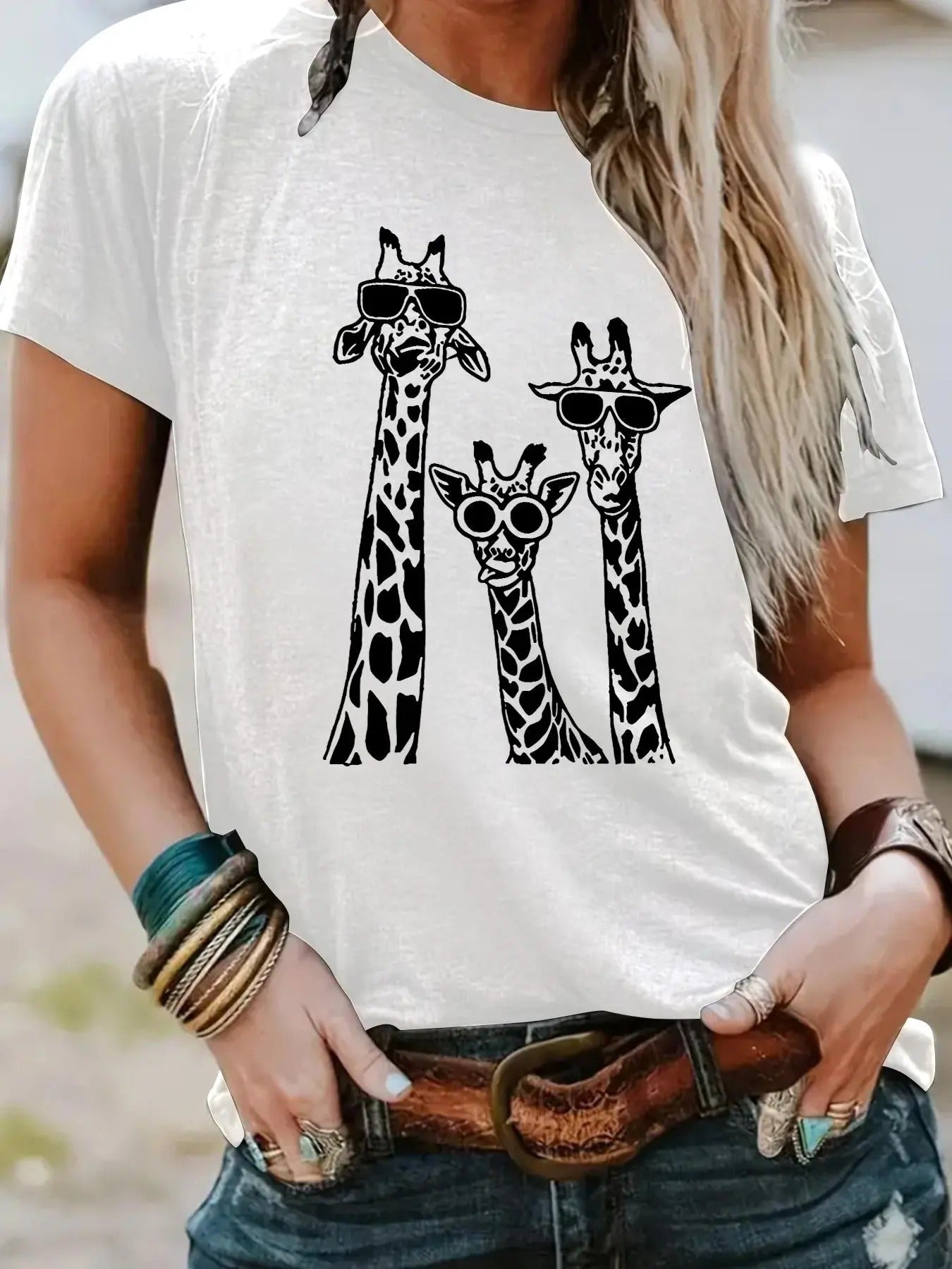 Women'WB shield Giraffe Print Round Neck Tee, Fashion Casual Crew Neck T-Shirt for Daily Holiday Vacation Outdoor Wear,...