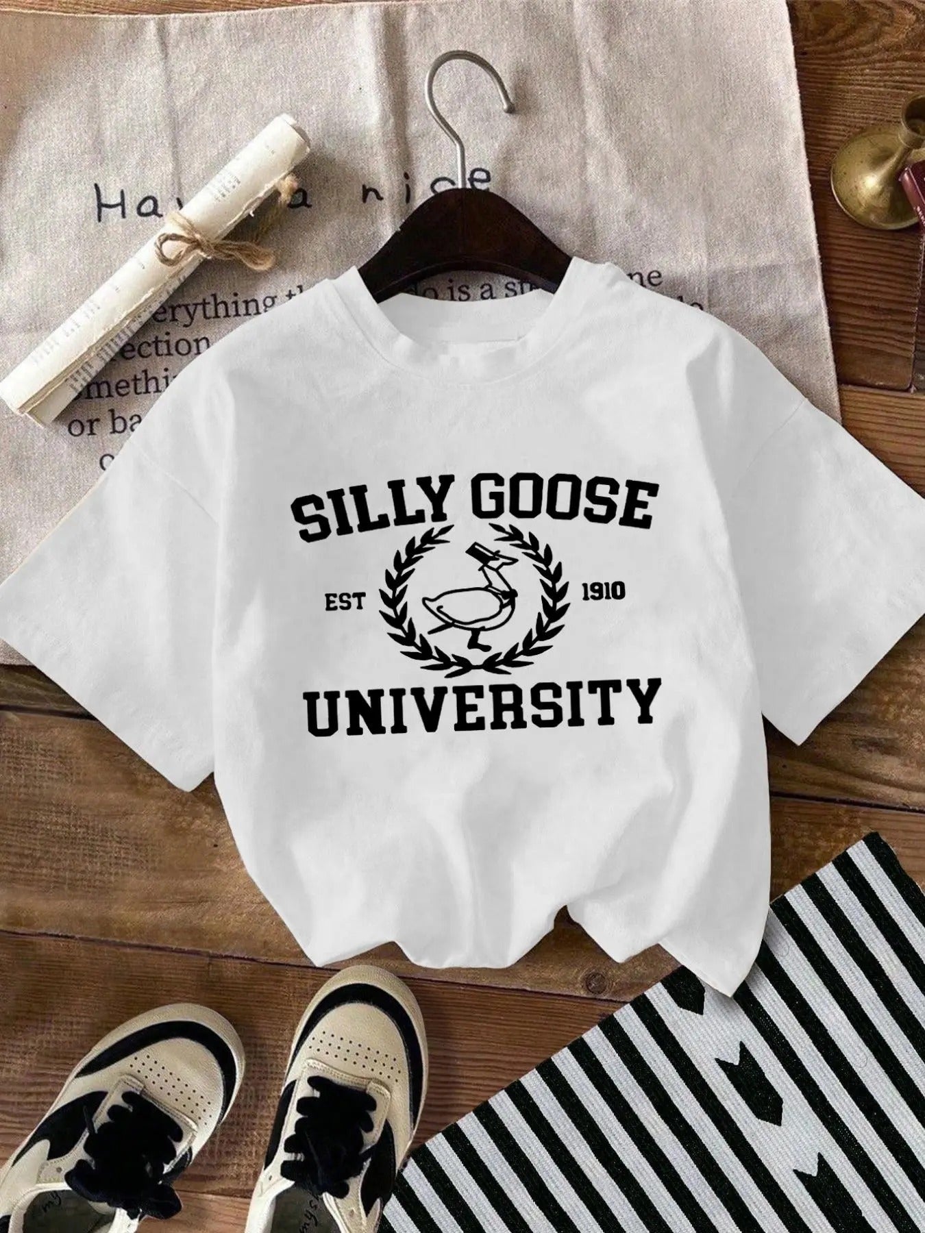 Women'WB shield Goose & Letter Print Round Neck Tee, Fashion Casual Drop Shoulder Short Sleeve T-Shirt for Daily Wear,...
