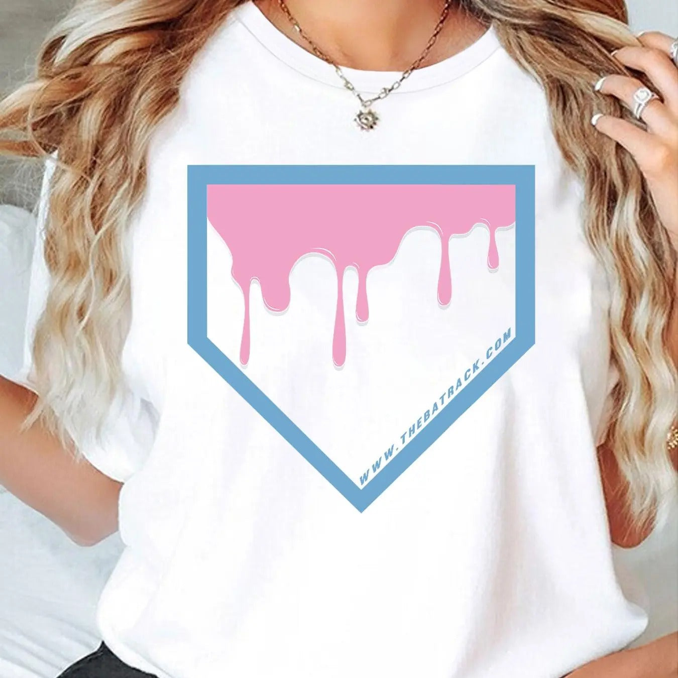 Women'WB shield Graphic Print Round Neck Tee, Casual Short Sleeve Crew Neck T-shirt for Summer, Fashion Women'WB shield...