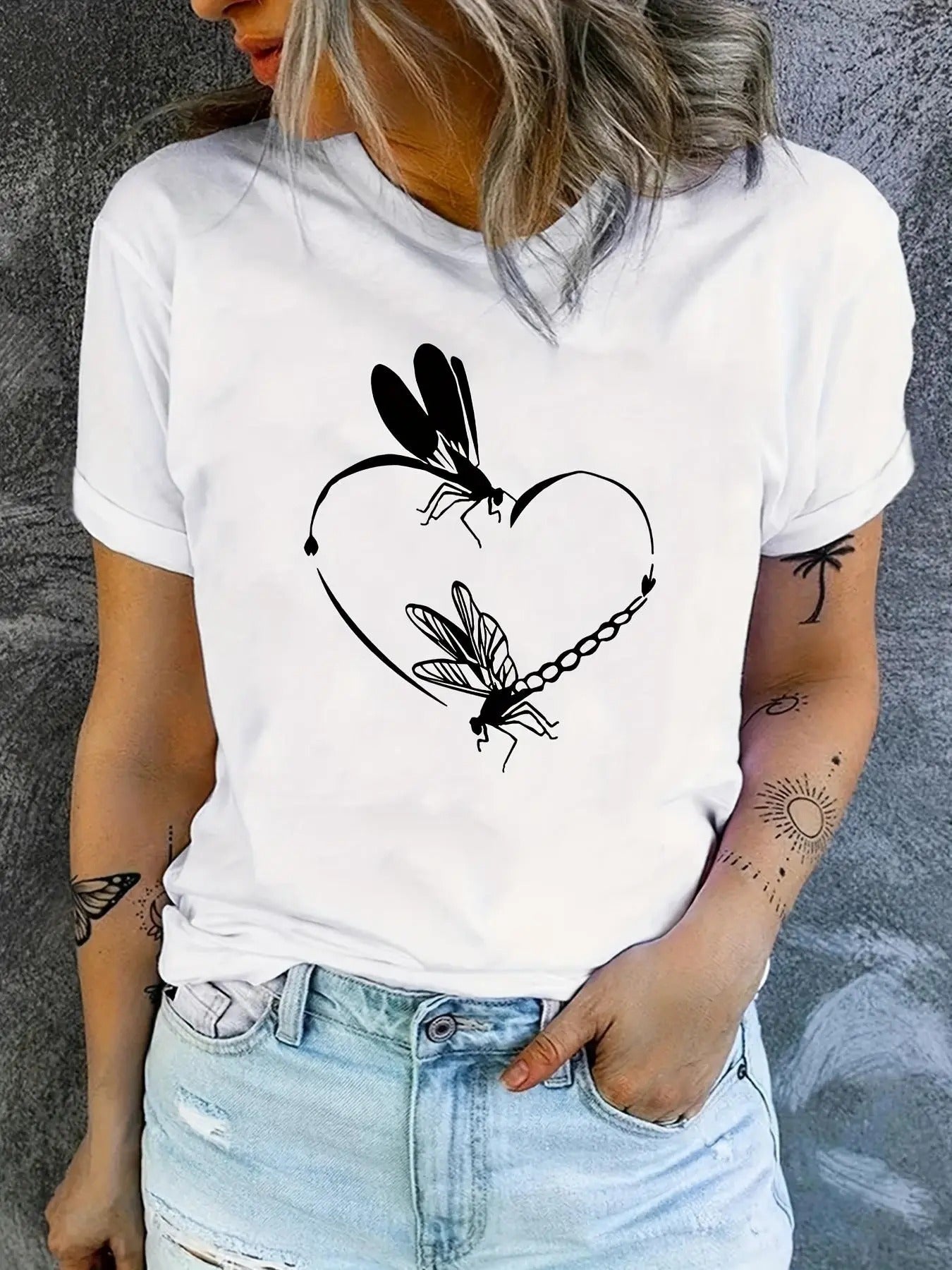 Women'WB shield Graphic Round Neck Tee, Casual Short Sleeve T-Shirt For Daily Wear, Fashion Women'WB shield TNF For Spiky...