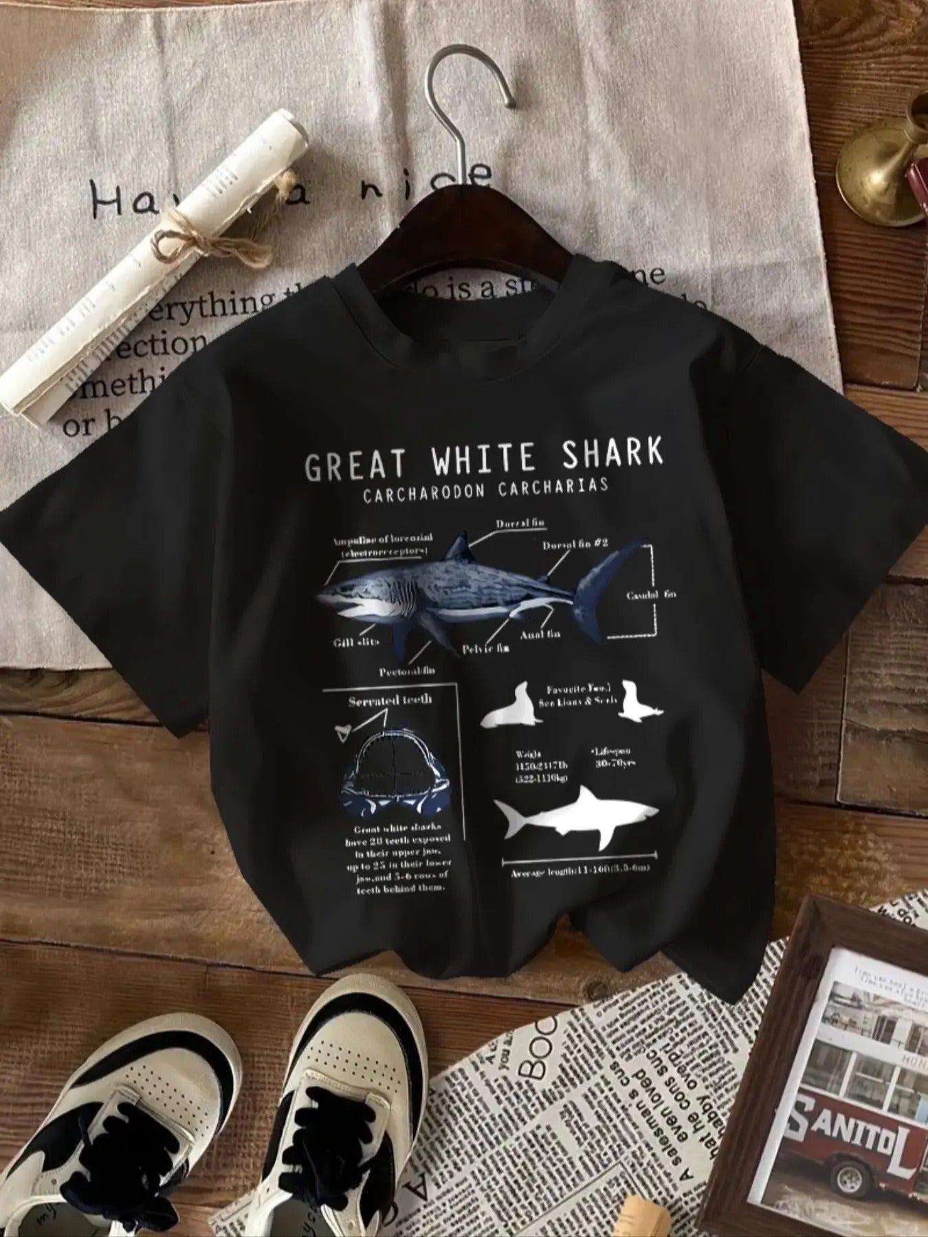 Women'WB shield Great White Shark Print Round Neck Tee, Casual Short Sleeve Crew Neck T-Shirt for Daily Wear, Ladies TNF...