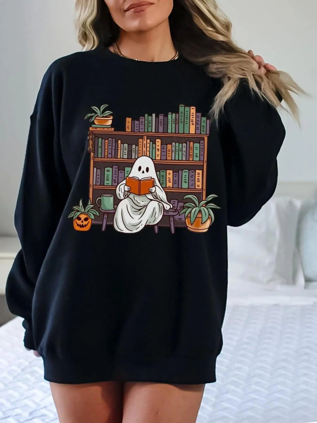 Women'WB shield Halloween Cartoon Ghost & Book Print Drop Shoulder Sweatshirt, Casual Long Sleeve Round Neck Pullover for...