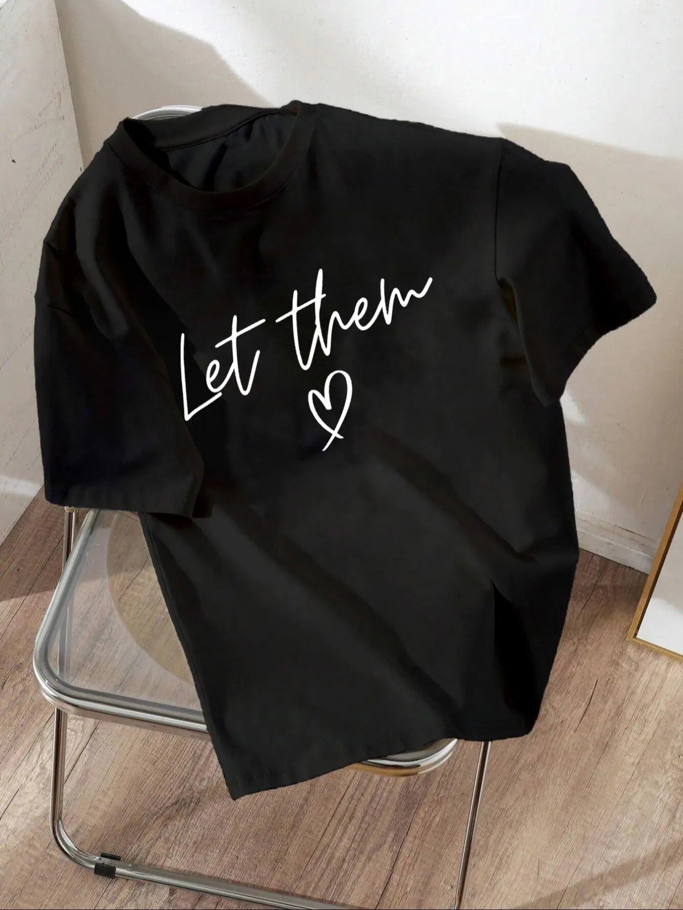 Women'WB shield Heart & Letter Print Round Neck Tee, Fashion Casual Drop Shoulder Short Sleeve T-shirt for Daily Wear,...