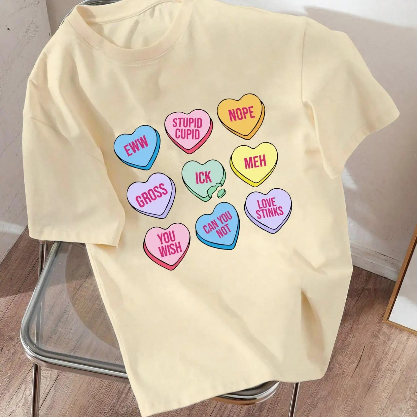 Women'WB shield Heart & Letter Print Round Neck Tee, Fashion Casual Short Sleeve T-shirt for Daily Holiday Vacation...