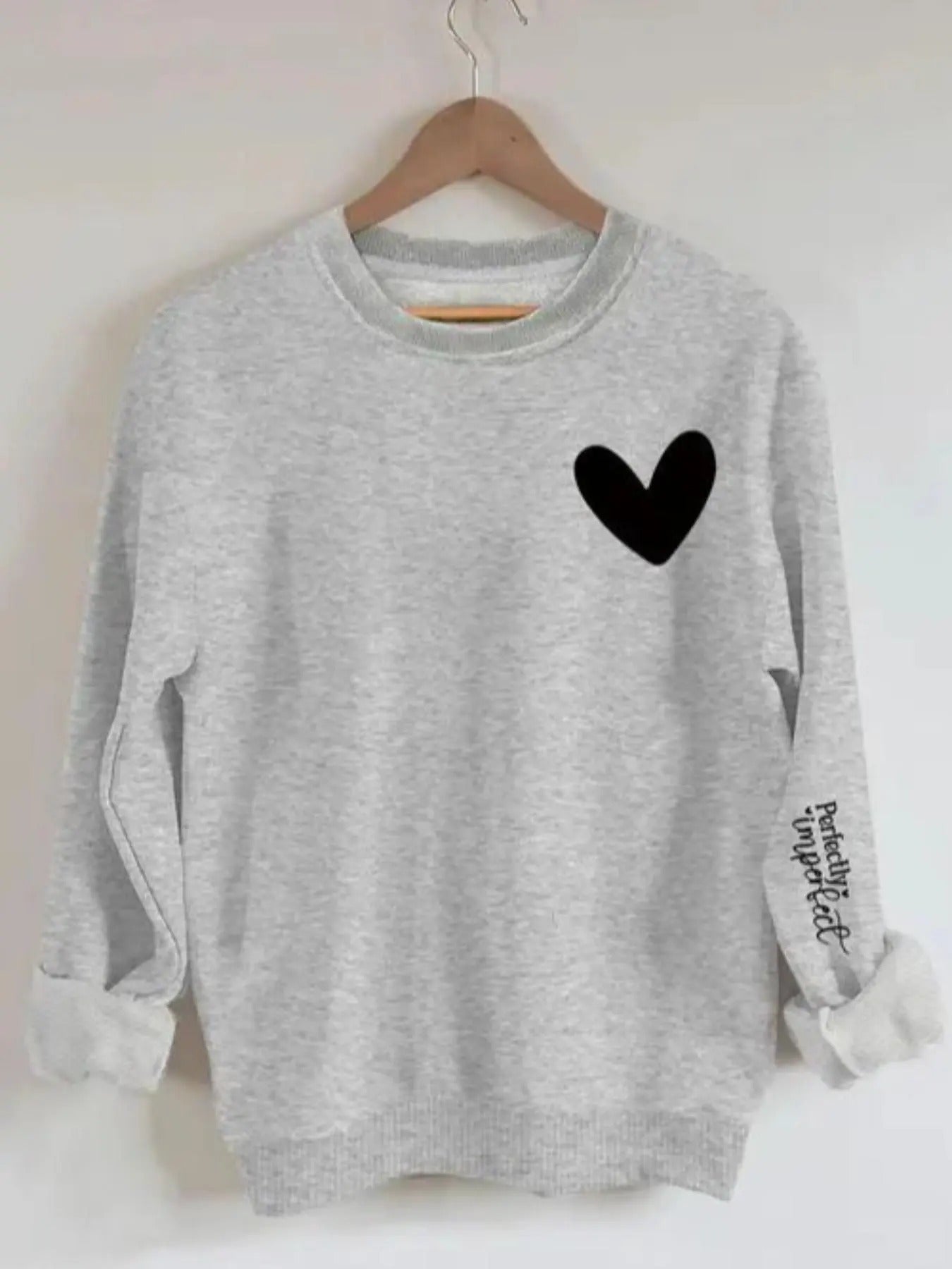 Women'WB shield Heart Print Round Neck Sweatshirt, Casual Long Sleeve Crew Neck Pullover for Spring & Fall, Fashion...